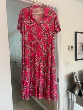 crown & ivy Hot Pink Paisley Short-Sleeve Midi Dress
